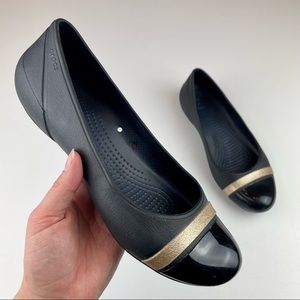 CROCS Ballet Flat Cap Toe Metallic Stripe